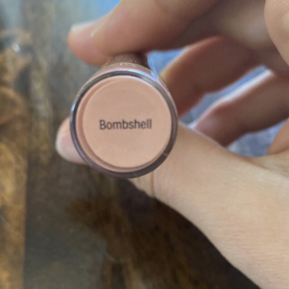 LipSense Longlasting LipColor in BombShell  .25 ml - Picture 3 of 4